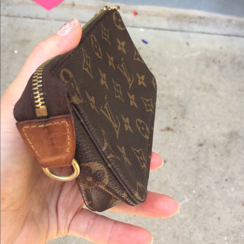 Louis Vuitton Wristlet pouchette missing strap - Picture 3 of 10